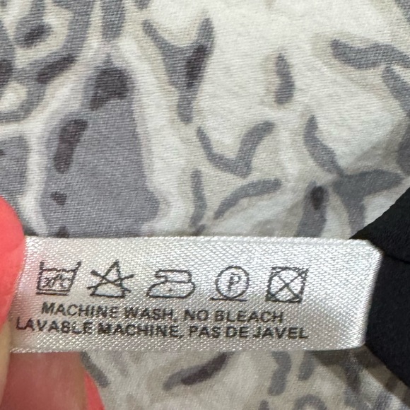 Louis Feraud stunning Black Sheer Ruffled Blouse size 6 - Picture 13 of 13